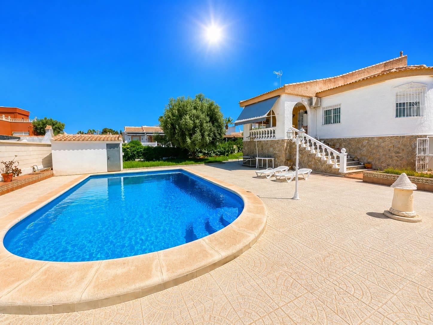 Chalet de 5 habitaciones en La Siesta en venta con piscina garaje - 399.000 € (Ref: 9999906)