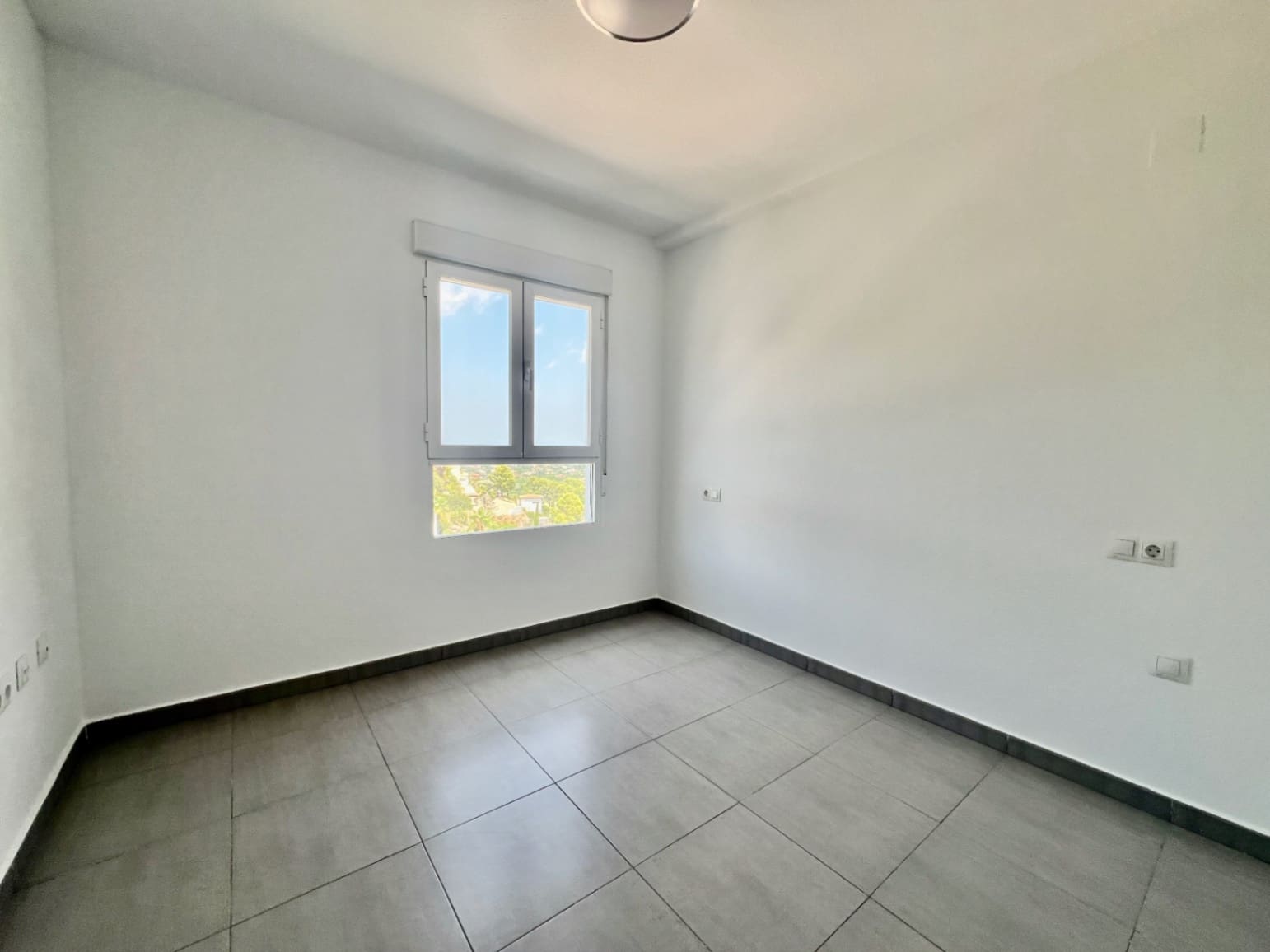 Villa/Maison Mitoyenne de 2 chambres à louer à Pedreguer avec piscine garage - 1 000 € (Ref: 10026280)