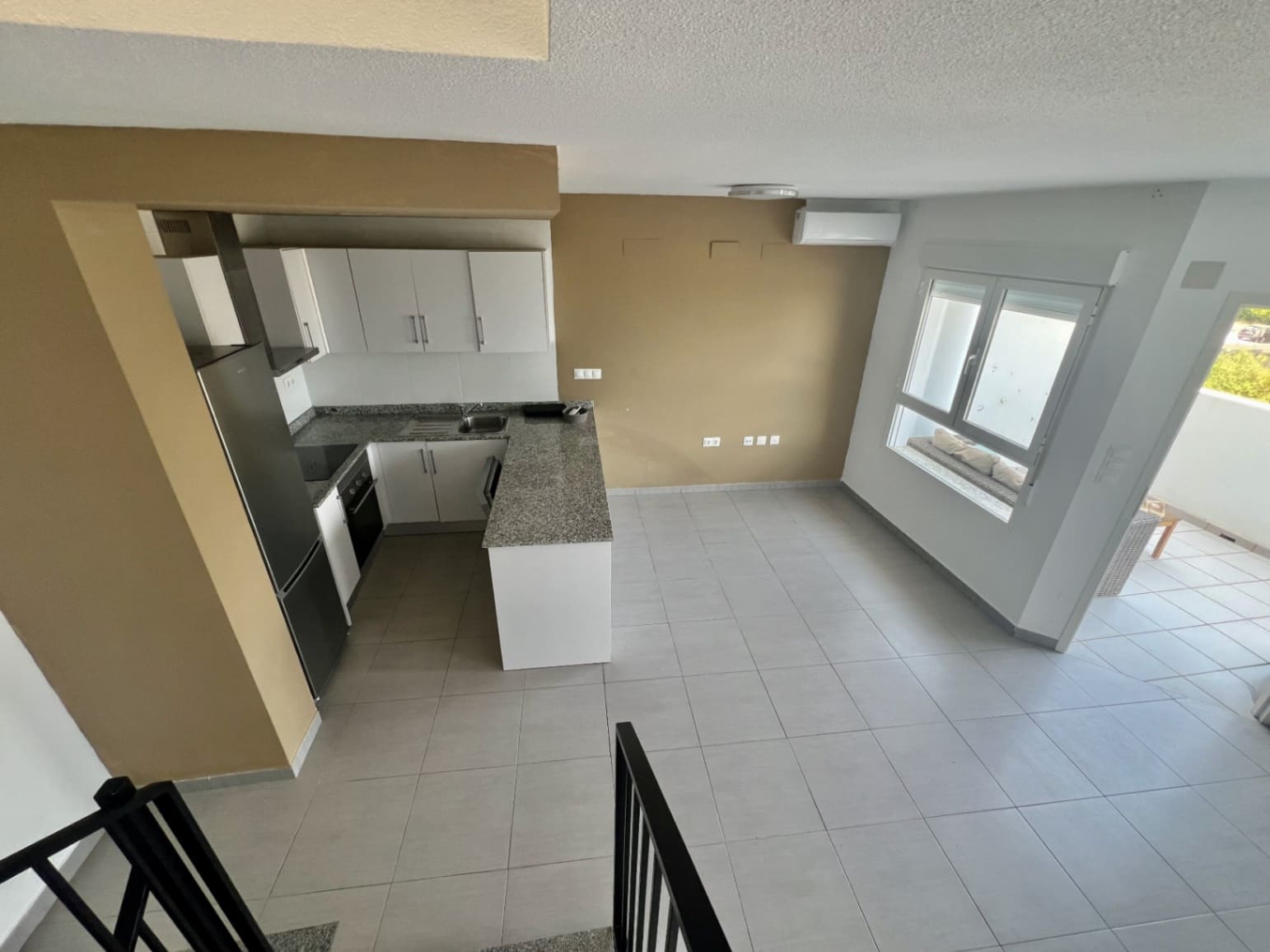 Villa/Maison Mitoyenne de 2 chambres à louer à Pedreguer avec piscine garage - 1 000 € (Ref: 10026280)