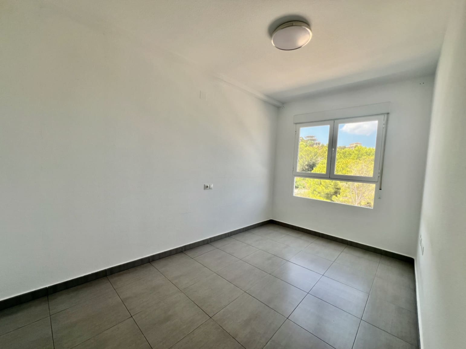 Villa/Maison Mitoyenne de 2 chambres à louer à Pedreguer avec piscine garage - 1 000 € (Ref: 10026280)