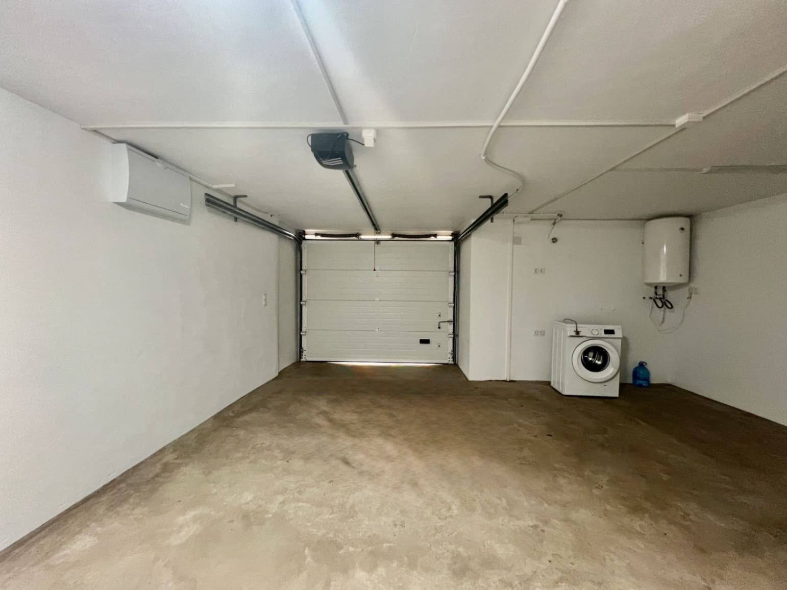 Villa/Maison Mitoyenne de 2 chambres à louer à Pedreguer avec piscine garage - 1 000 € (Ref: 10026280)
