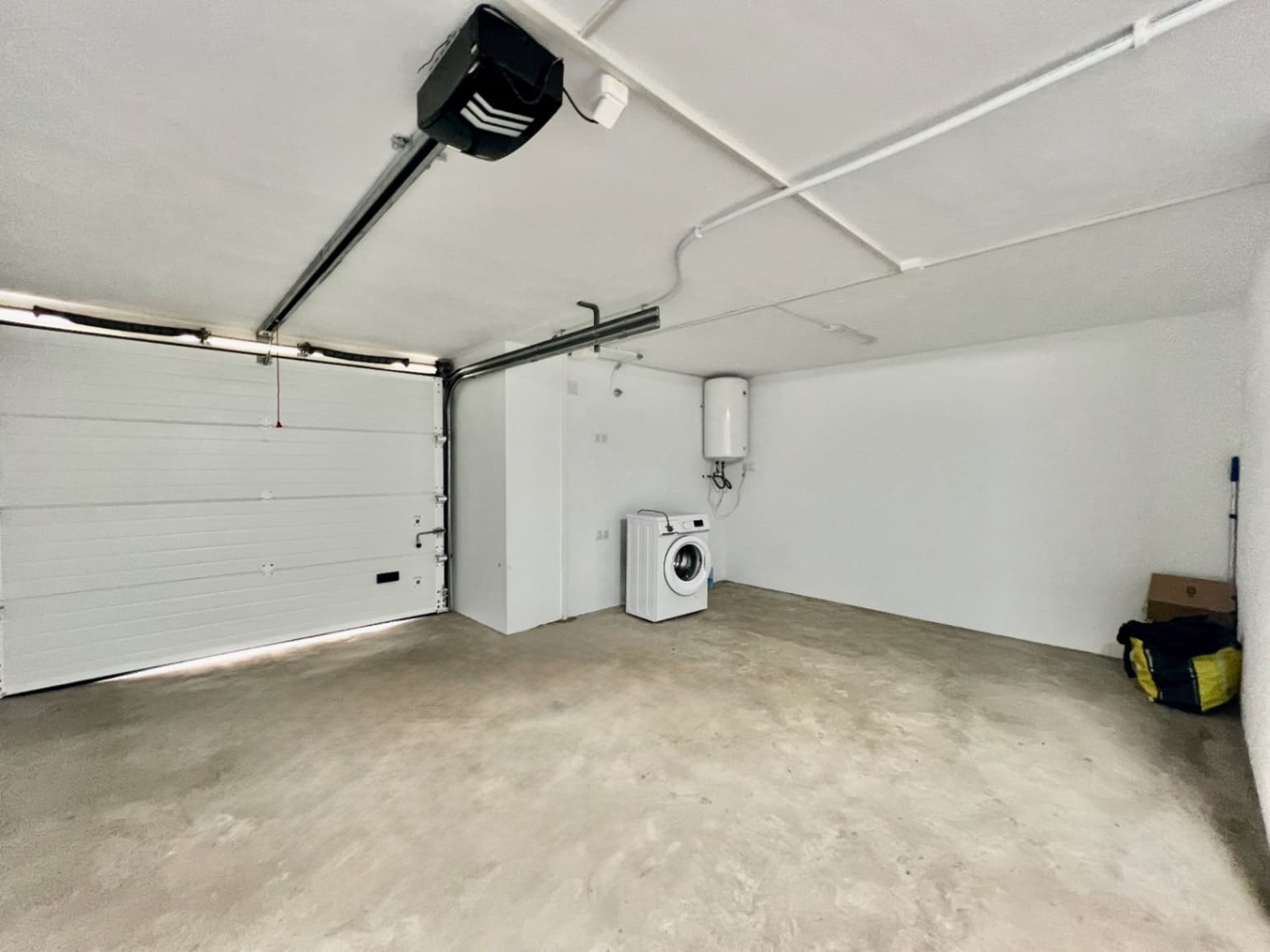 Villa/Maison Mitoyenne de 2 chambres à louer à Pedreguer avec piscine garage - 1 000 € (Ref: 10026280)