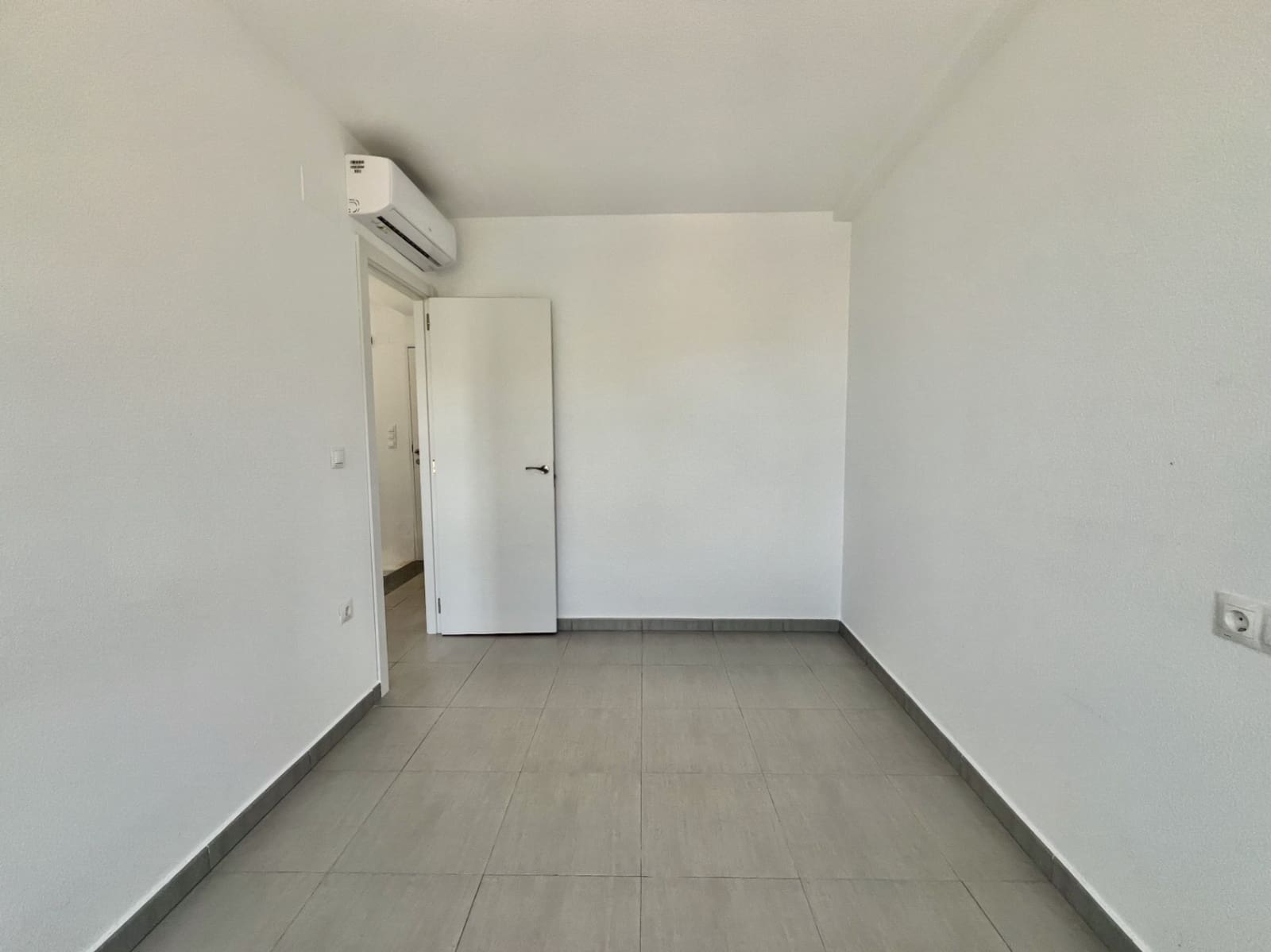 Villa/Maison Mitoyenne de 2 chambres à louer à Pedreguer avec piscine garage - 1 000 € (Ref: 10026280)