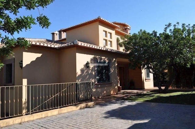 6 slaapkamer Villa te koop in Pedreguer met garage - € 800.000 (Ref: 3910880)