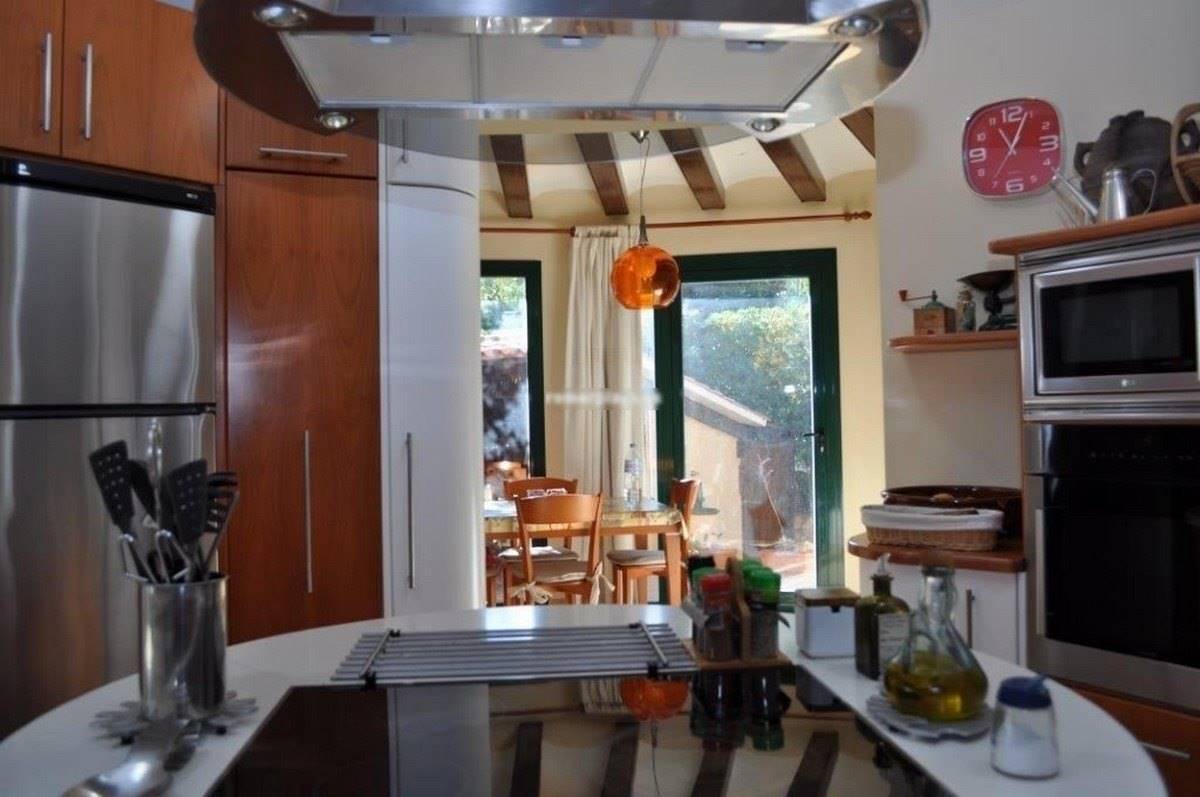 6 bedroom Villa for sale in Pedreguer with garage - € 800,000 (Ref: 3910880)