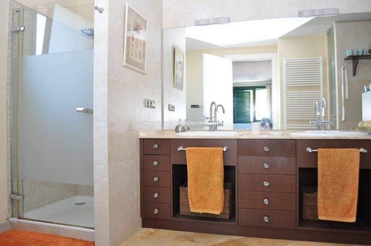 6 bedroom Villa for sale in Pedreguer with garage - € 800,000 (Ref: 3910880)