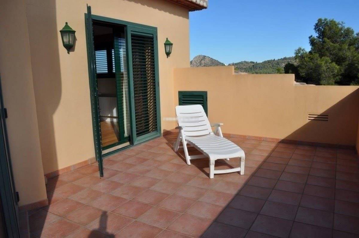 6 bedroom Villa for sale in Pedreguer with garage - € 800,000 (Ref: 3910880)