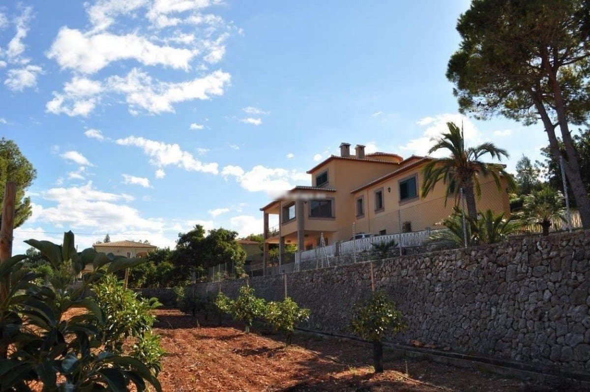 6 bedroom Villa for sale in Pedreguer with garage - € 800,000 (Ref: 3910880)