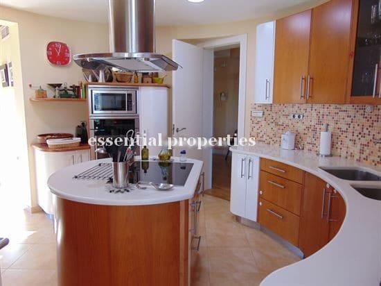 6 Zimmer Villa zu verkaufen in Pedreguer mit Garage - 800.000 € (Ref: 3910880)