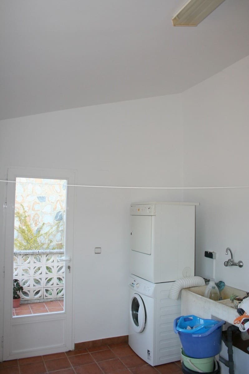 4 soveværelse Villa til salg i Monte Solana med swimmingpool garage - € 650.000 (Ref: 4485279)