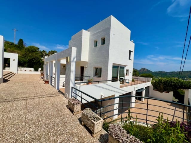 Chalet de 4 habitaciones en Pedreguer en venta con piscina garaje - 680.000 € (Ref: 4842303)