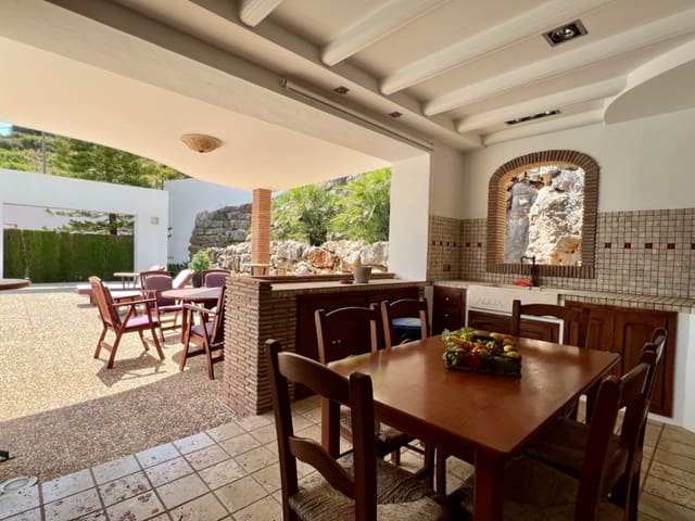 4 slaapkamer Villa te koop in Pedreguer met zwembad garage - € 680.000 (Ref: 4842303)