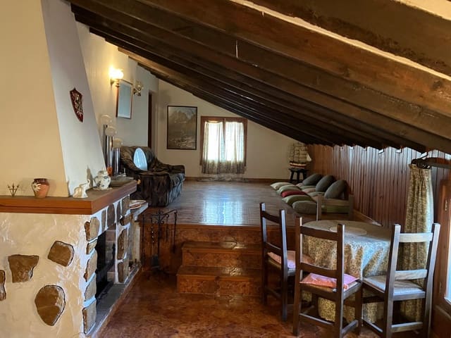 6 bedroom Finca/Country House for sale in Ondara with garage - € 225,000 (Ref: 8674952)