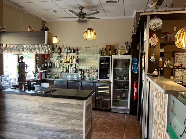 Commercial for sale in Casco Urbano, Teulada-Moraira - € 150,000 (Ref: 8686881)