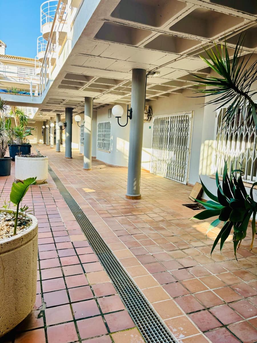 Erhverv til salg i Denia med garage - € 200.000 (Ref: 8800109)