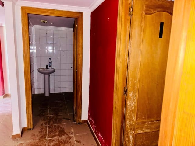Commercieel te koop in Centro Urbano, Dénia met garage - € 200.000 (Ref: 8800109)