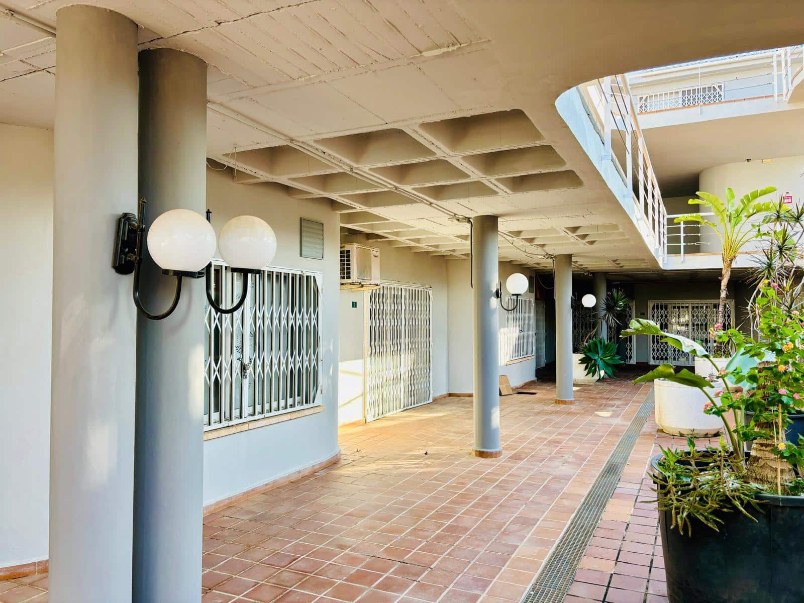 Erhverv til salg i Denia med garage - € 200.000 (Ref: 8800109)