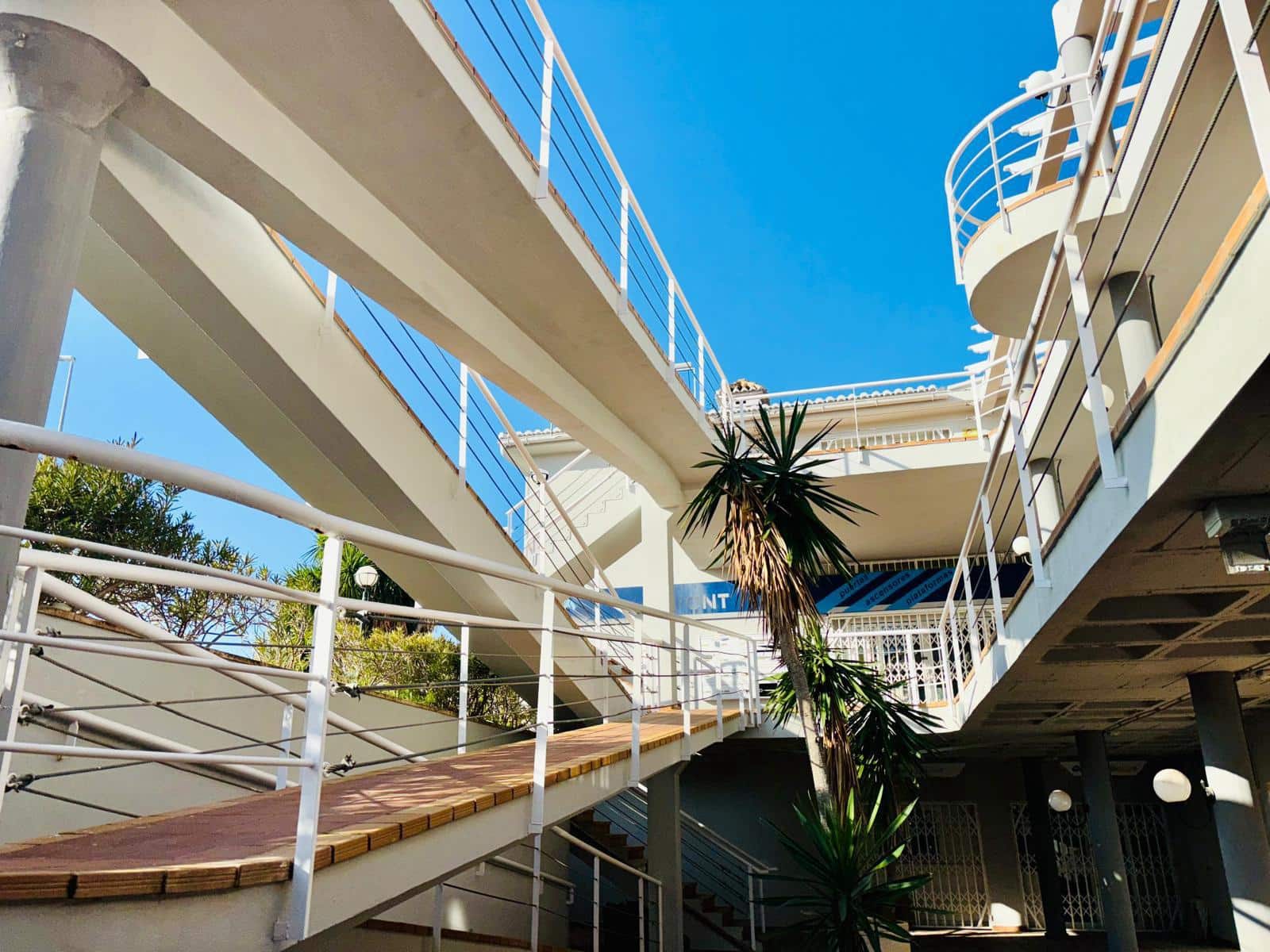 Erhverv til salg i Denia med garage - € 200.000 (Ref: 8800109)