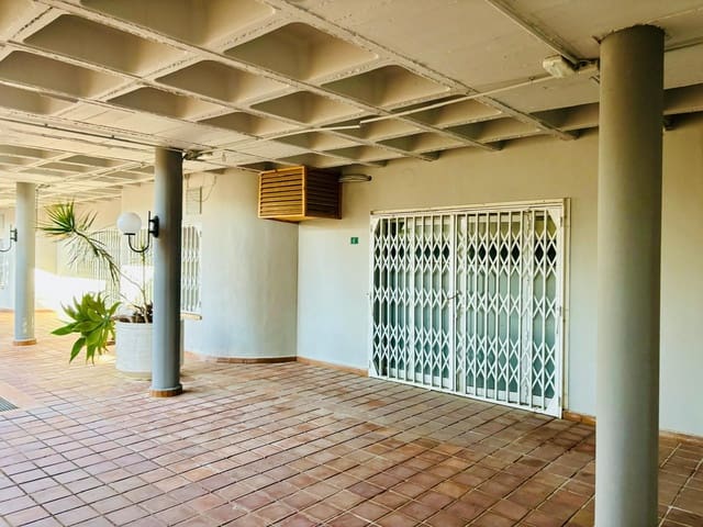 Commercieel te koop in Centro Urbano, Dénia met garage - € 200.000 (Ref: 8800109)