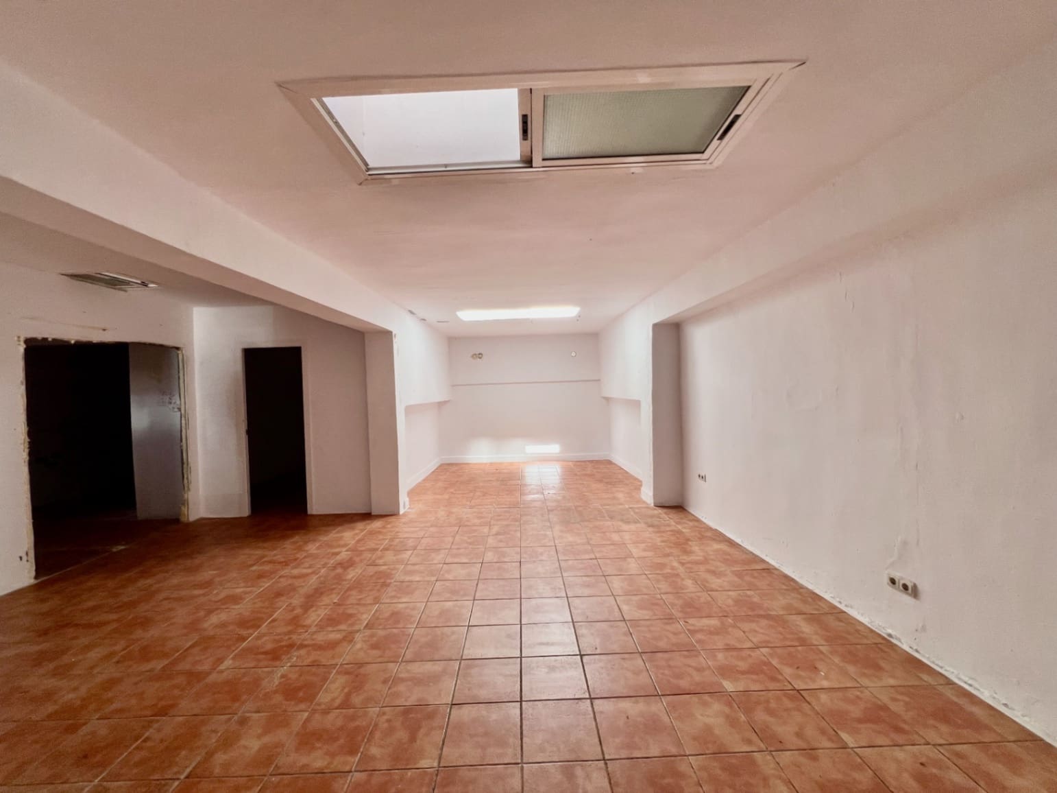 Commercial for sale in Denia with garage - € 275,000 (Ref: 8866479)
