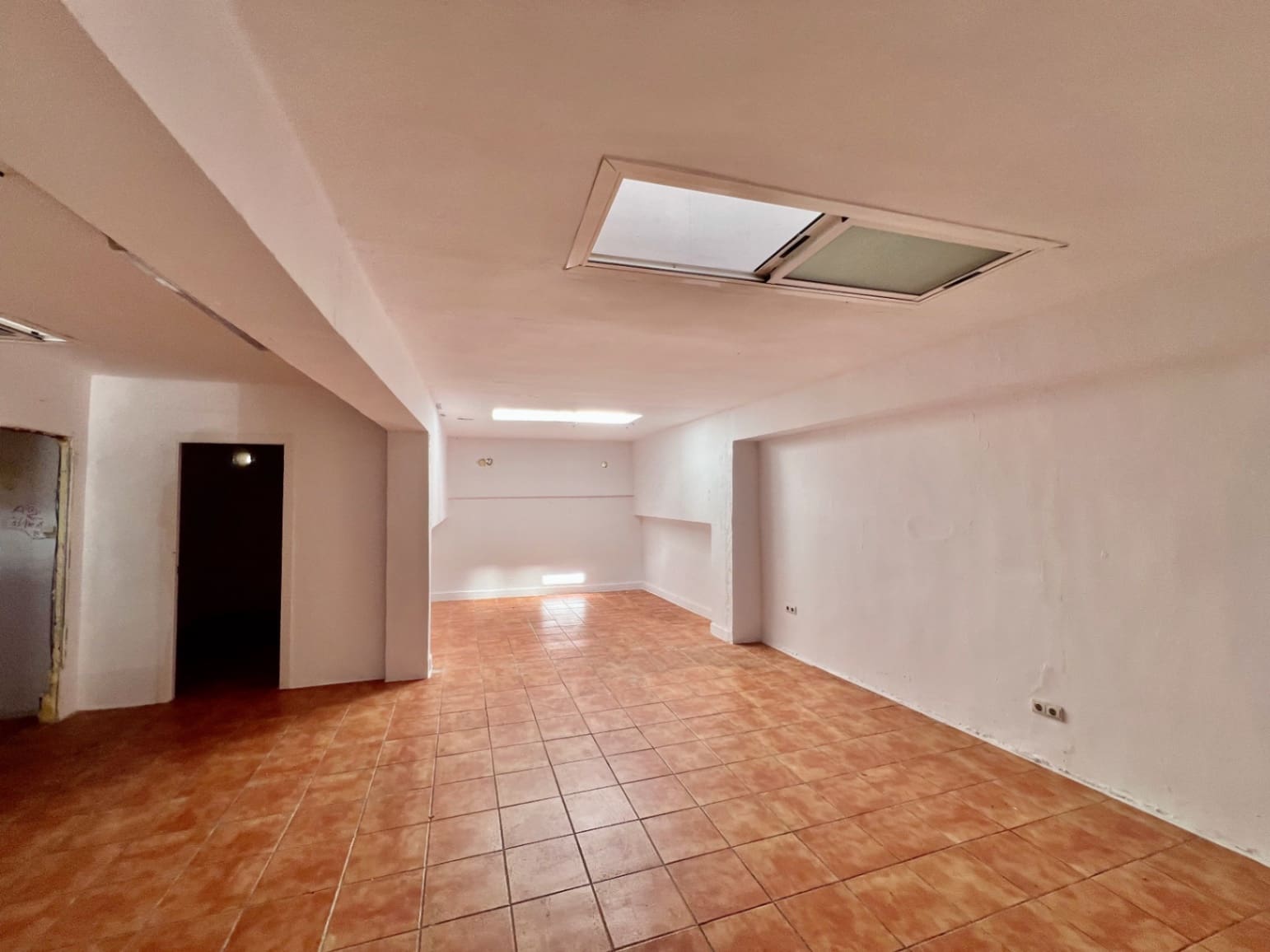 Commercial for sale in Denia with garage - € 275,000 (Ref: 8866479)