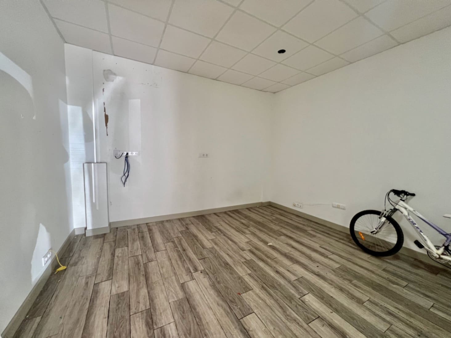 Commercial for sale in Denia with garage - € 275,000 (Ref: 8866479)