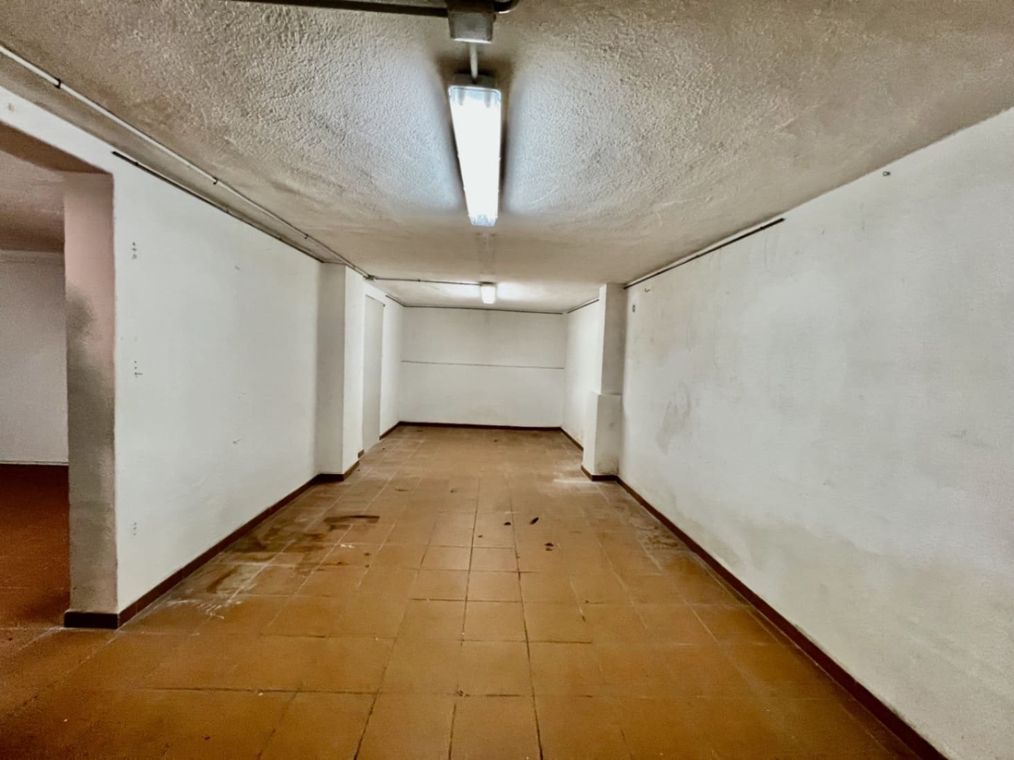 Commercial for sale in Denia with garage - € 275,000 (Ref: 8866479)