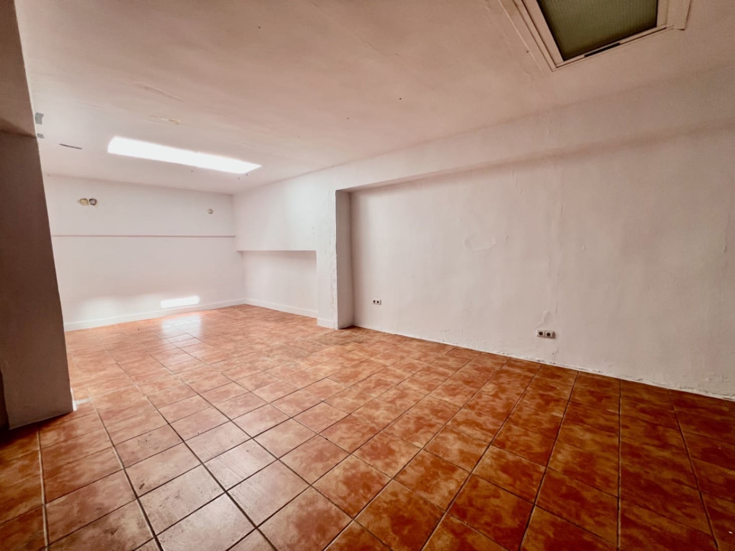 Commercial for sale in Denia with garage - € 275,000 (Ref: 8866479)