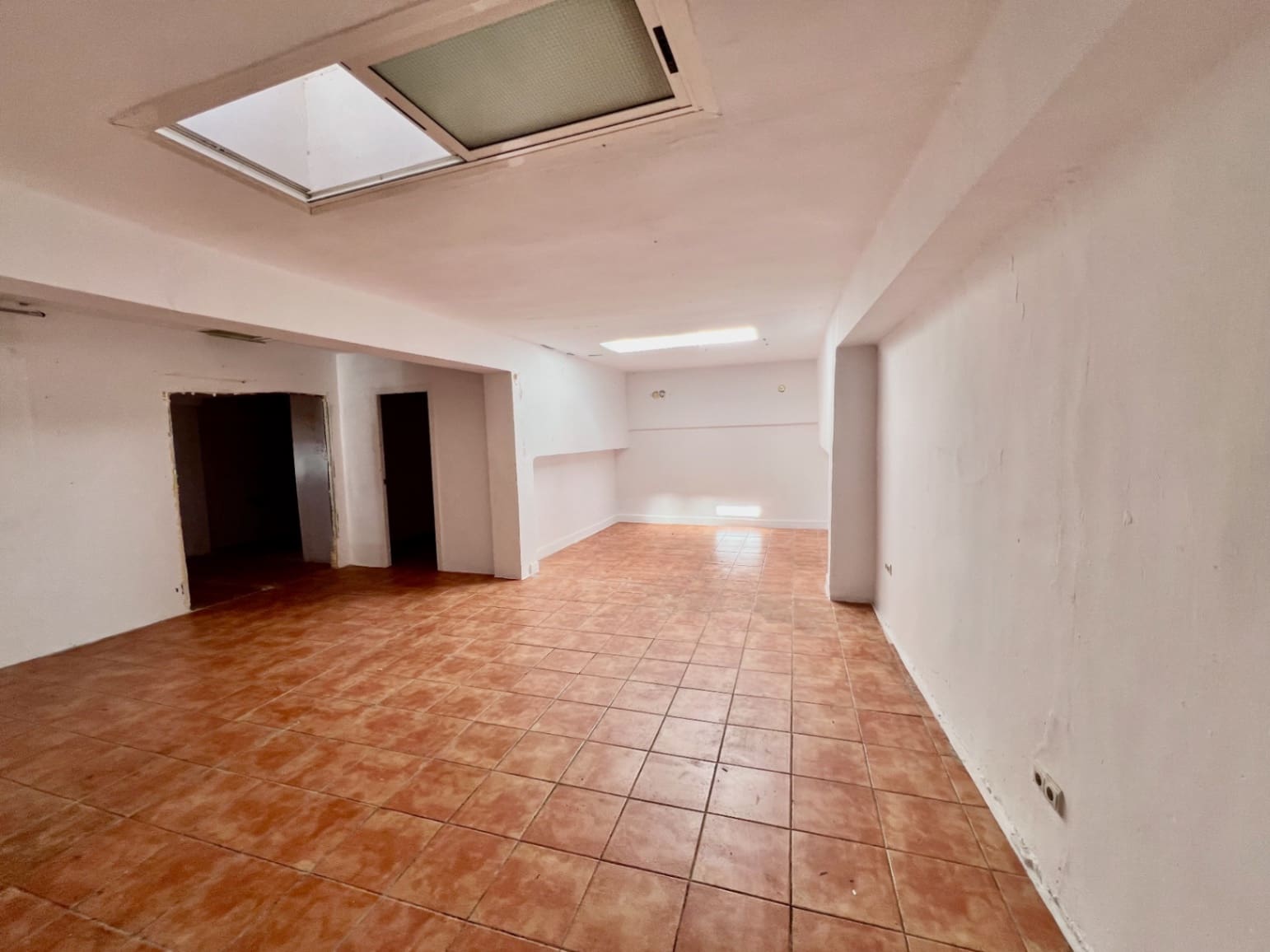 Commercial for sale in Denia with garage - € 275,000 (Ref: 8866479)