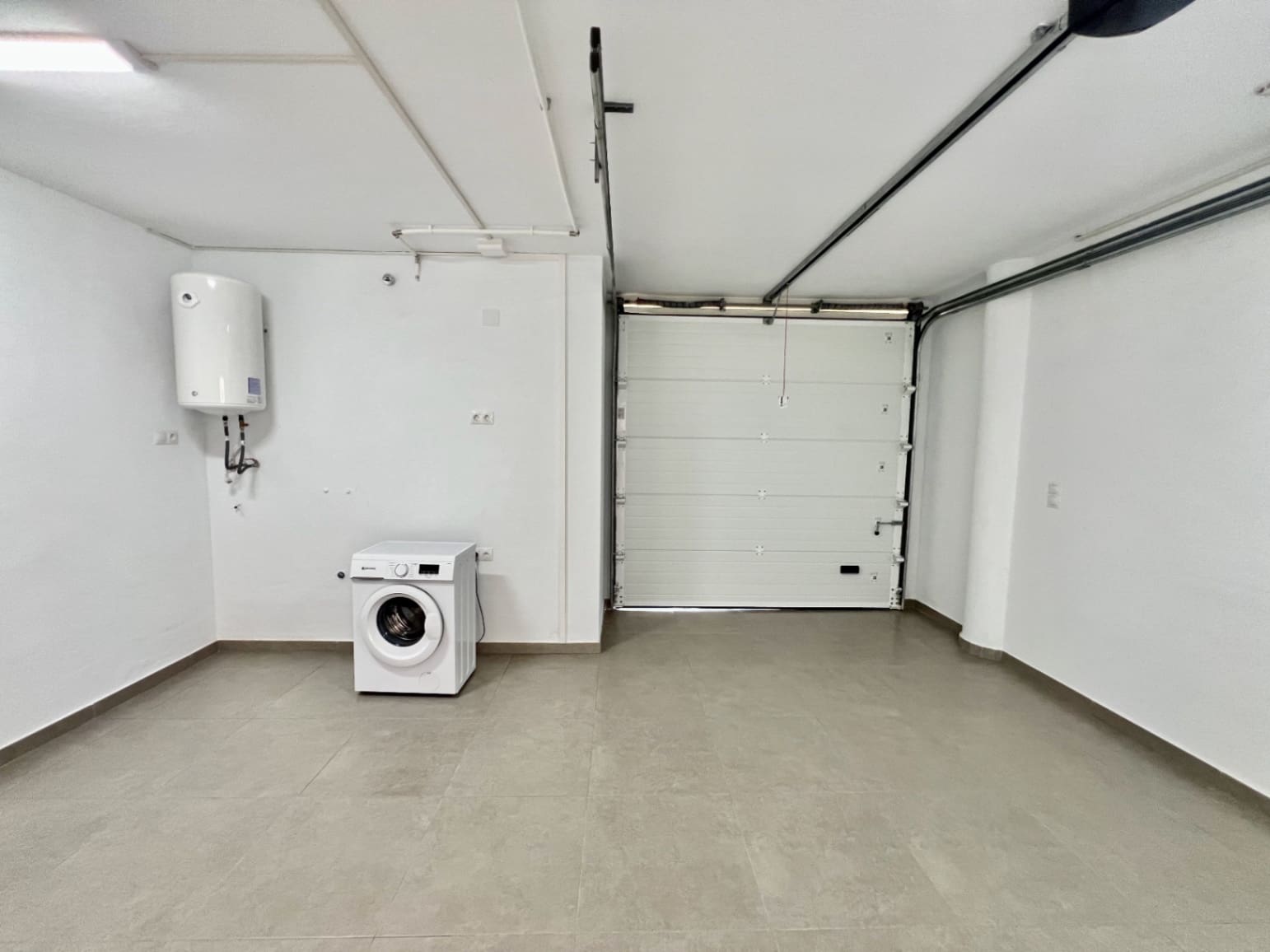 3 bedroom Townhouse for rent in Pedreguer with pool garage - € 1,200 (Ref: 8901600)