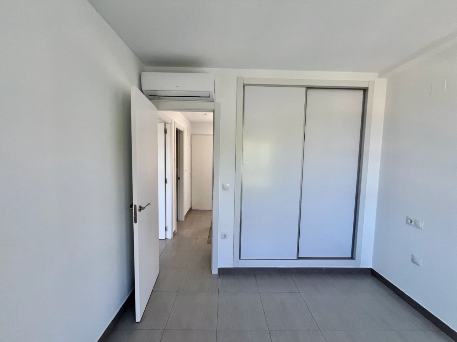 3 bedroom Townhouse for rent in Pedreguer with pool garage - € 1,200 (Ref: 8901600)