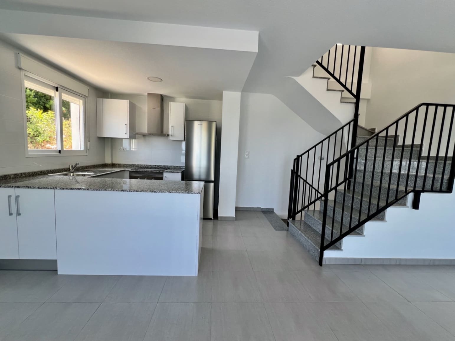 3 bedroom Townhouse for rent in Pedreguer with pool garage - € 1,200 (Ref: 8901600)