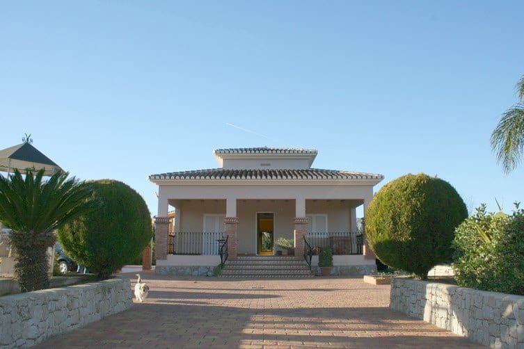 3 soveværelse Villa til leje i Pedreguer med swimmingpool garage - € 2.000 (Ref: 9205333)