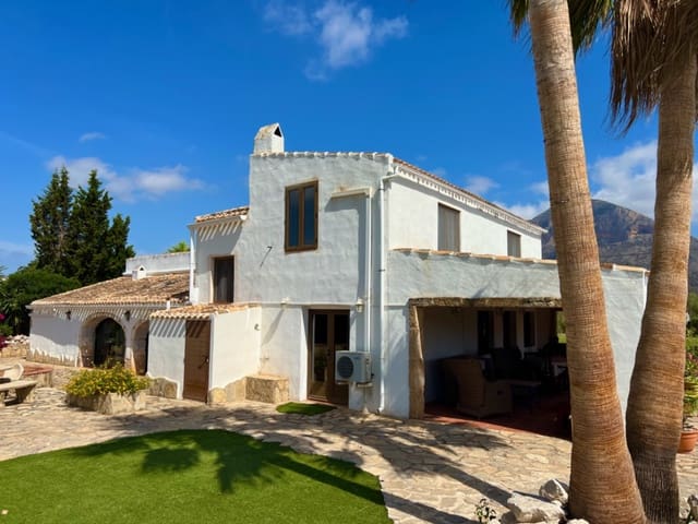 5 slaapkamer Villa te koop in Partides comunes - Adsubia, Javea / Xàbia met zwembad garage - € 799.000 (Ref: 9239355)