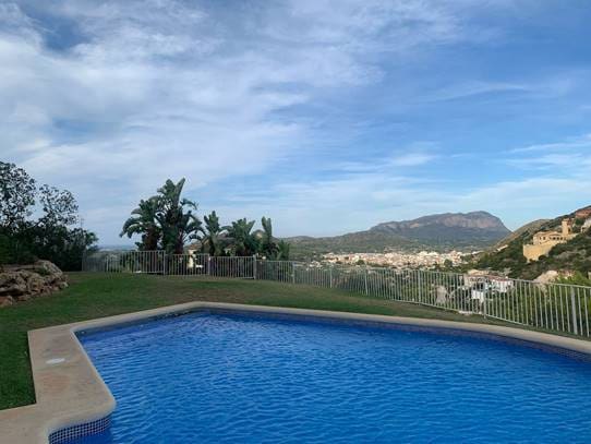 Villa/Maison Mitoyenne de 2 chambres à louer à Pedreguer avec piscine - 950 € (Ref: 9255890)