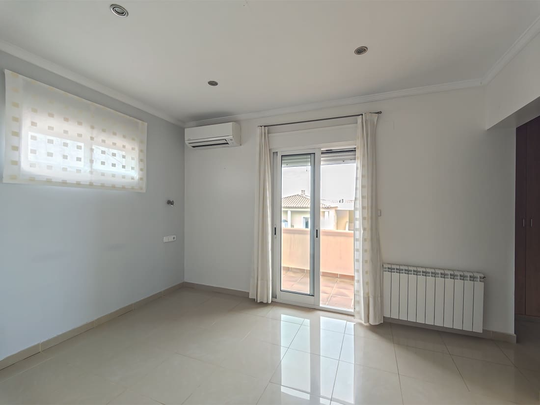 4 slaapkamer Villa te koop in Denia met zwembad garage - € 795.000 (Ref: 9257846)