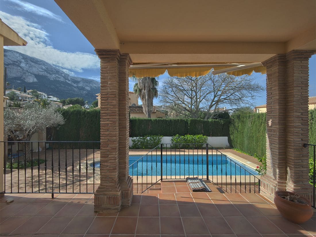 4 slaapkamer Villa te koop in Denia met zwembad garage - € 795.000 (Ref: 9257846)