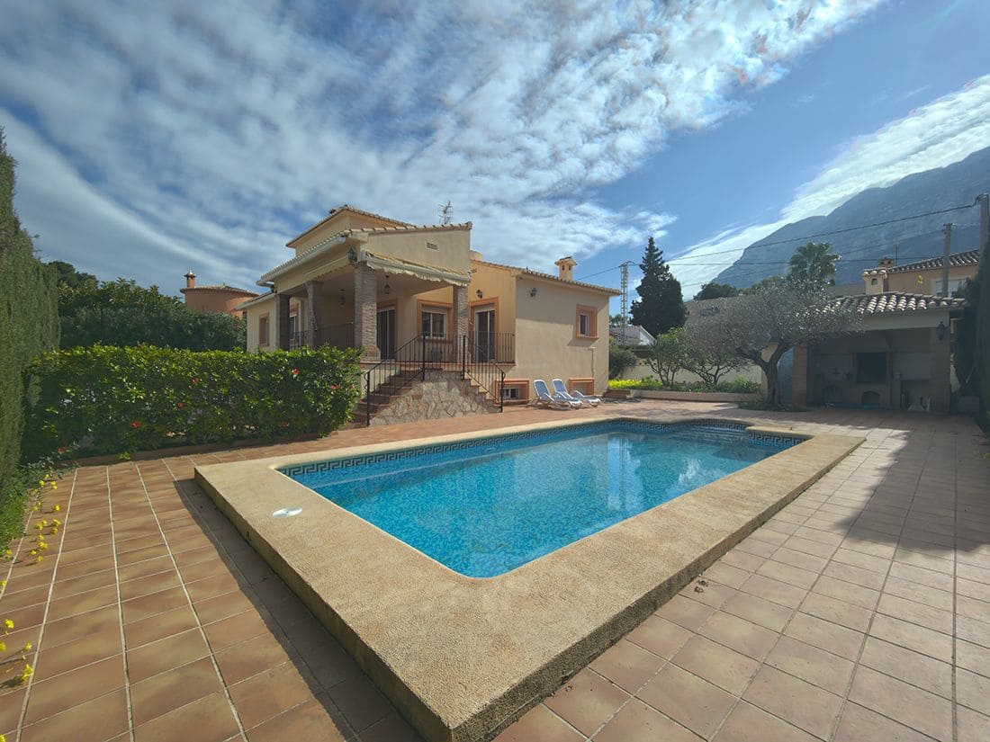 4 slaapkamer Villa te koop in Denia met zwembad garage - € 795.000 (Ref: 9257846)