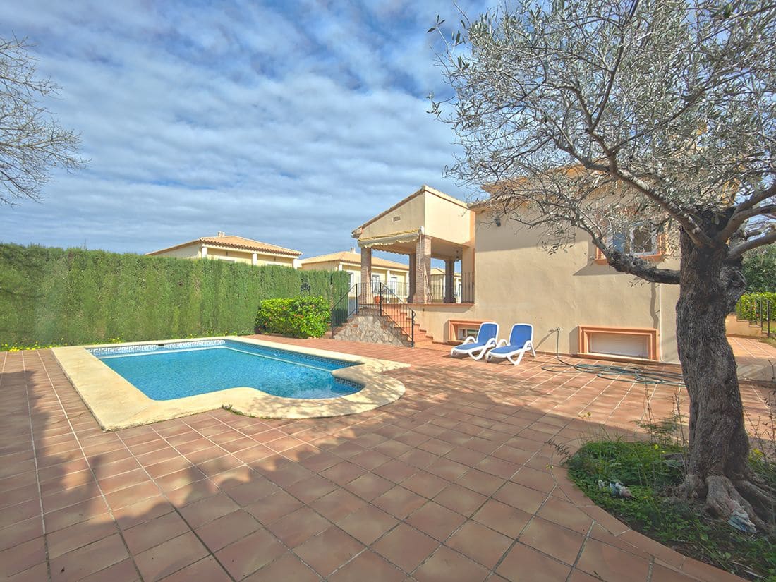 4 slaapkamer Villa te koop in Denia met zwembad garage - € 795.000 (Ref: 9257846)