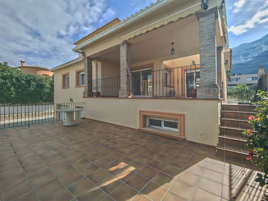 4 slaapkamer Villa te koop in Denia met zwembad garage - € 795.000 (Ref: 9257846)