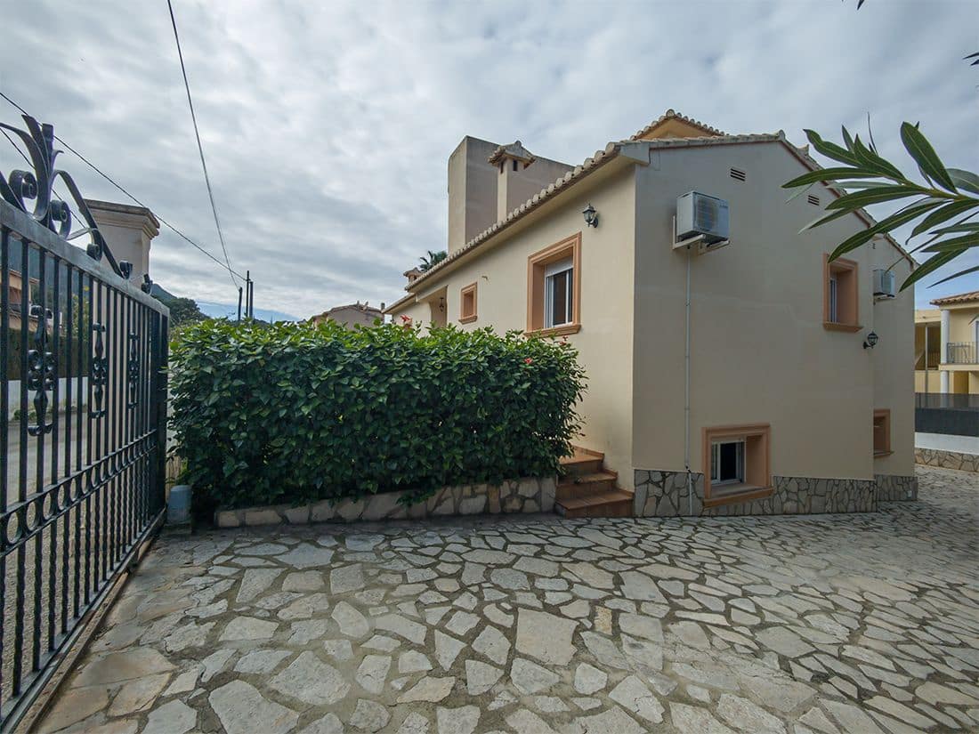 4 slaapkamer Villa te koop in Denia met zwembad garage - € 795.000 (Ref: 9257846)