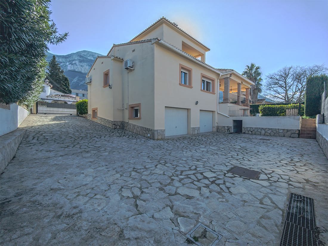 4 slaapkamer Villa te koop in Denia met zwembad garage - € 795.000 (Ref: 9257846)