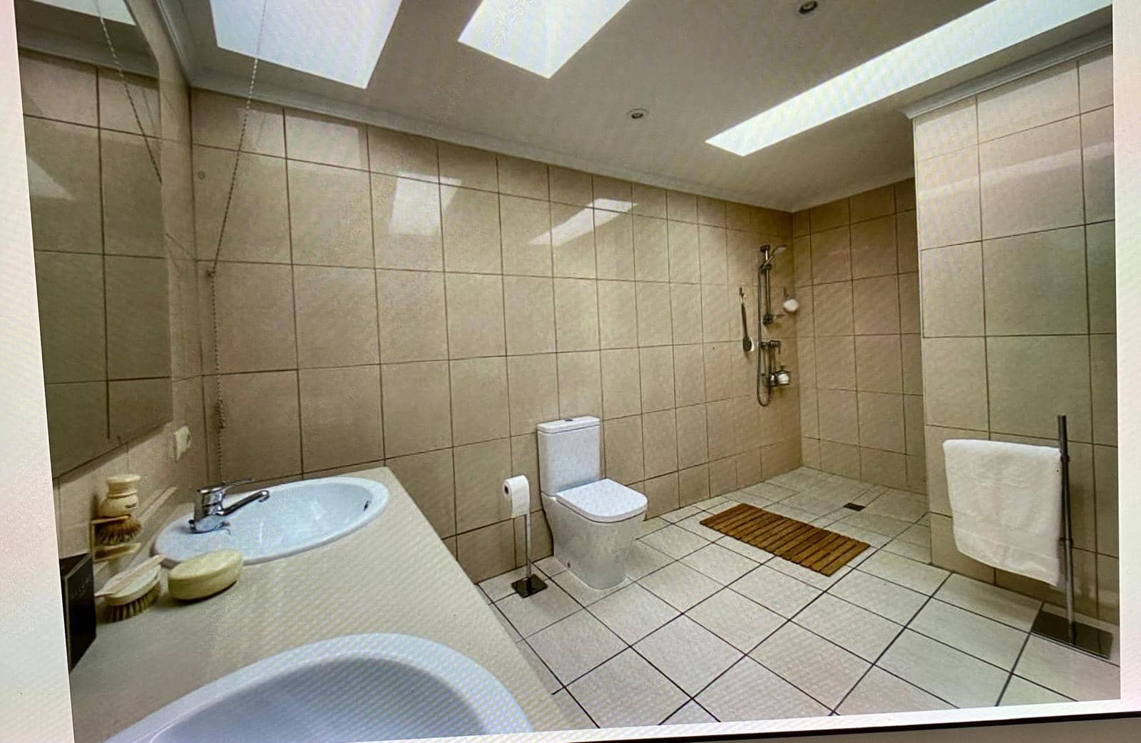 3 sovrum Hus att hyra i Oliva - 1 000 € (Ref: 9343867)