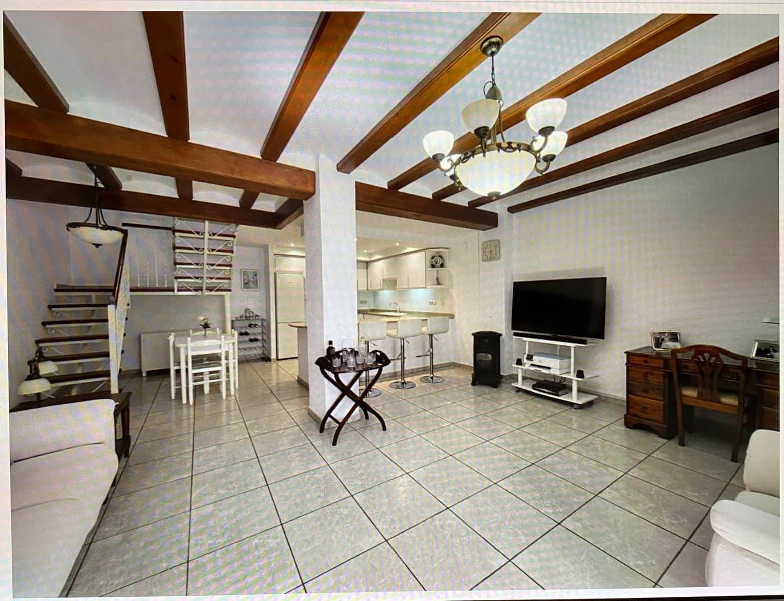 3 sovrum Hus att hyra i Oliva - 1 000 € (Ref: 9343867)