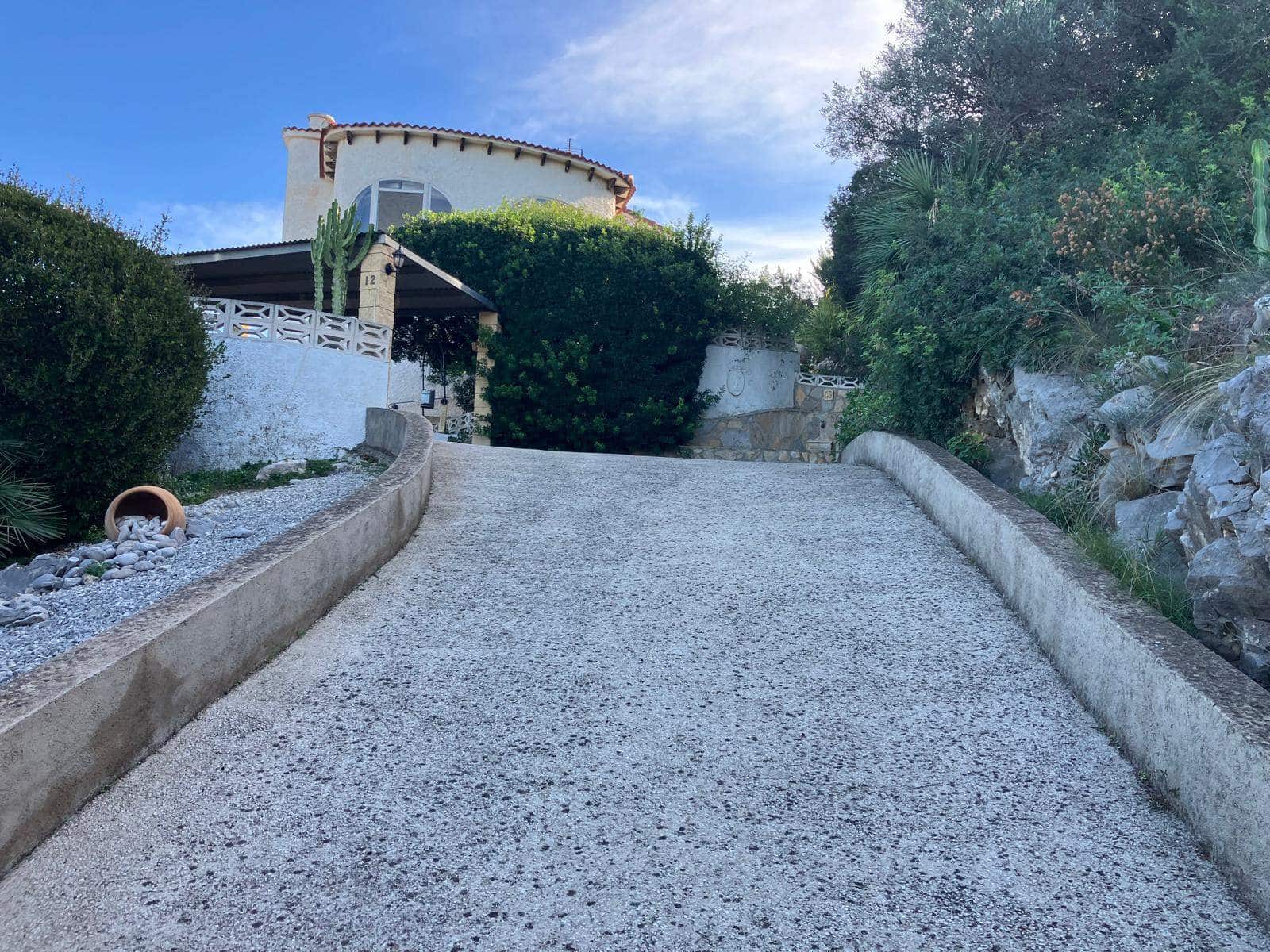 3 bedroom Villa for sale in Pedreguer with garage - € 210,000 (Ref: 9466222)