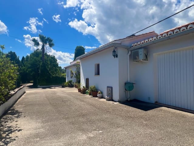 3 soveværelse Finca/Landehus til salg i Pedreguer med swimmingpool garage - € 600.000 (Ref: 9841873)
