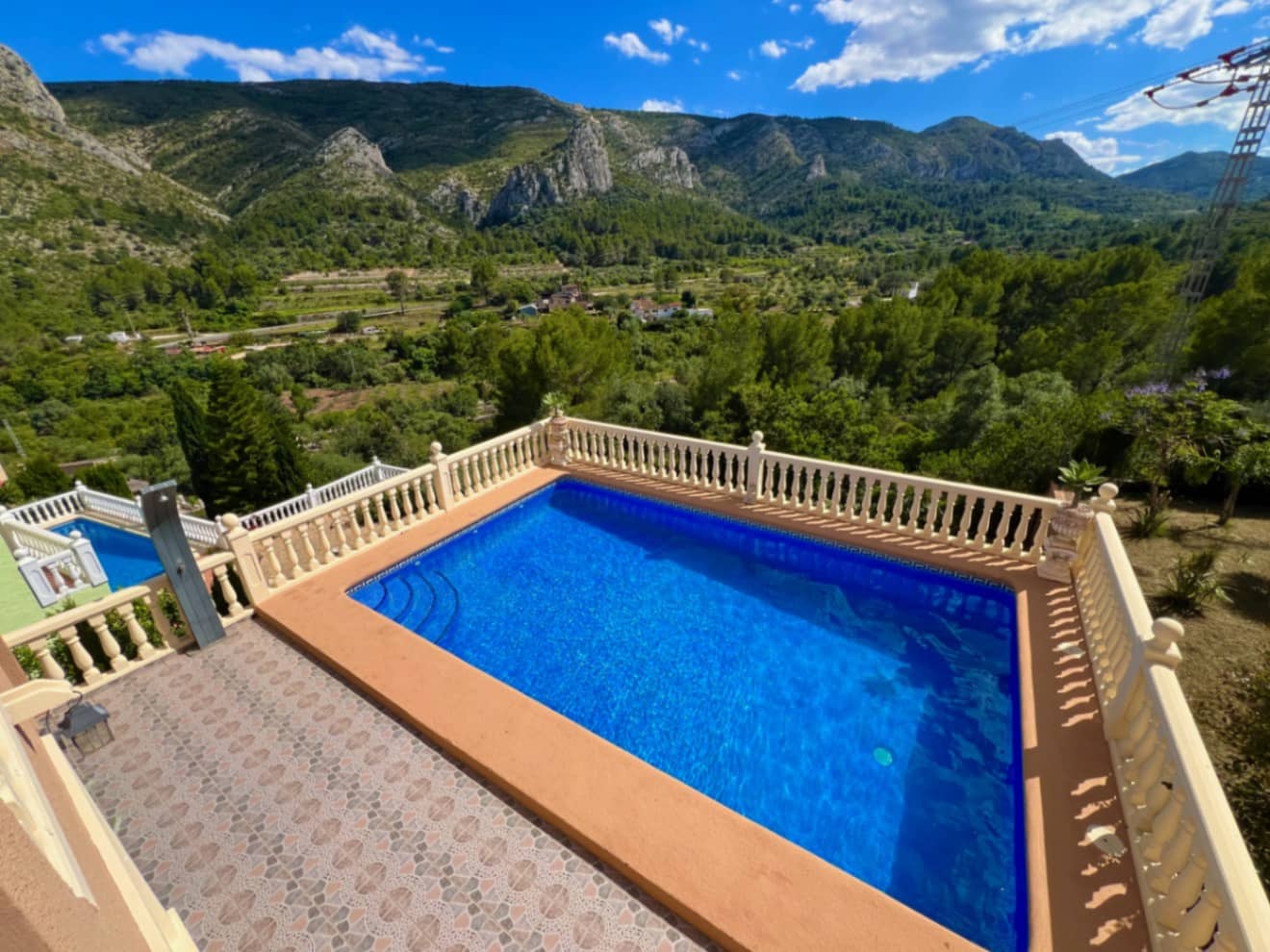 4 soveværelse Villa til salg i Pedreguer med swimmingpool garage - € 599.000 (Ref: 9841874)