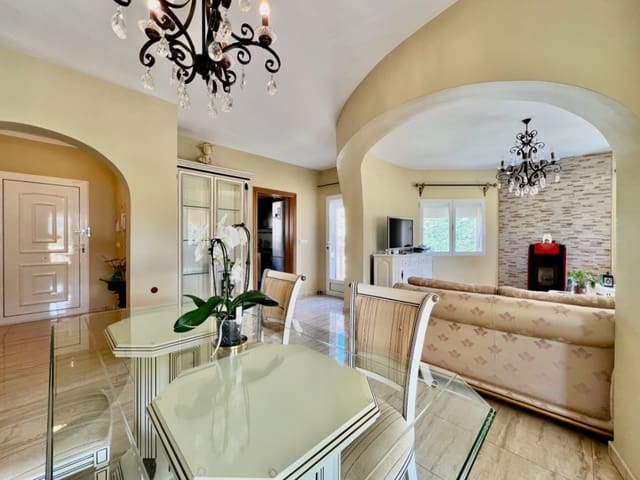 4 soveværelse Villa til salg i Pedreguer med swimmingpool garage - € 599.000 (Ref: 9841874)