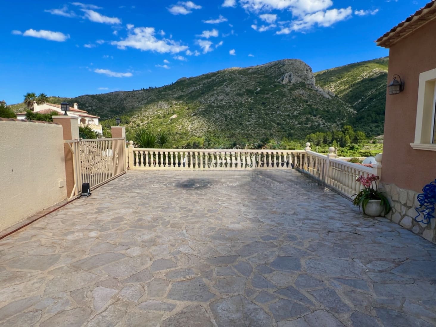 4 soveværelse Villa til salg i Pedreguer med swimmingpool garage - € 599.000 (Ref: 9841874)