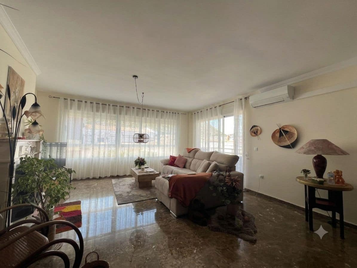 3 bedroom Flat for sale in Pedreguer with garage - € 215,000 (Ref: 9911988)